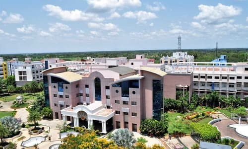 Sri Manakula Vinayagar Medical College & Hospital Campus