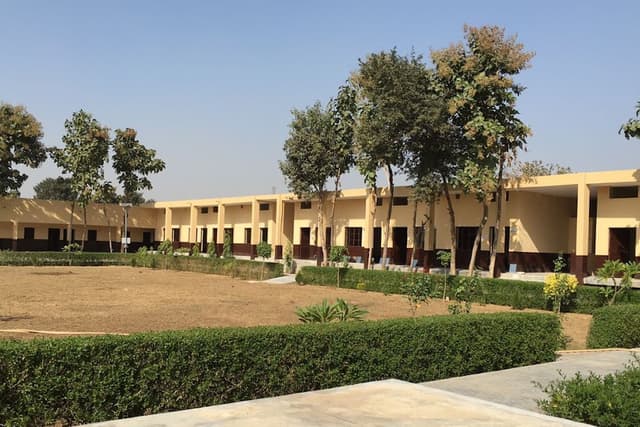 Maheshwari Nursing And Paramedical Institute